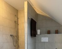 ...mit bodentiefer Dusche 