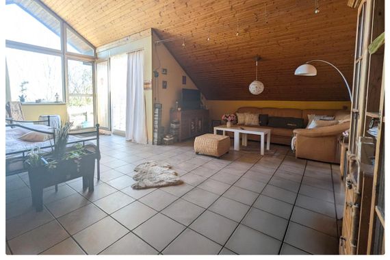 GEMÜTLICHE DACHGESCHOSS WOHNUNG MIT GARAGE IN WESEL