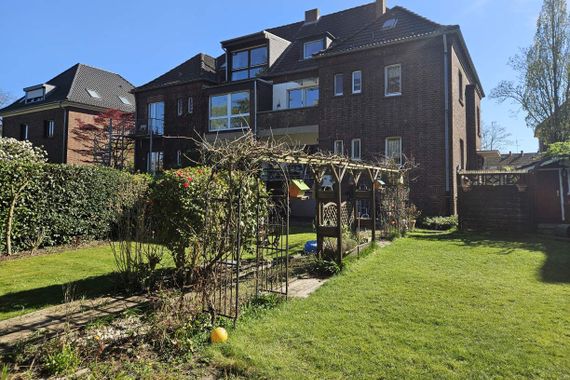Doppelhaushälfte für zwei Familien in bester Innenstadtlage von Moers!