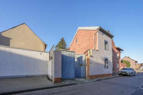 Einfamilienhaus mit 82m² Wfl. & sanierungsbedürftiges Wohnhaus im Doppelpack auf 1.216m² Grundstück
