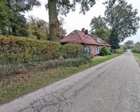 Frontansicht mit PV-Anlage